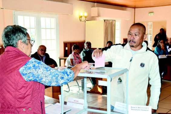Patrick Robelin élu maire  de Bourail malgré tout