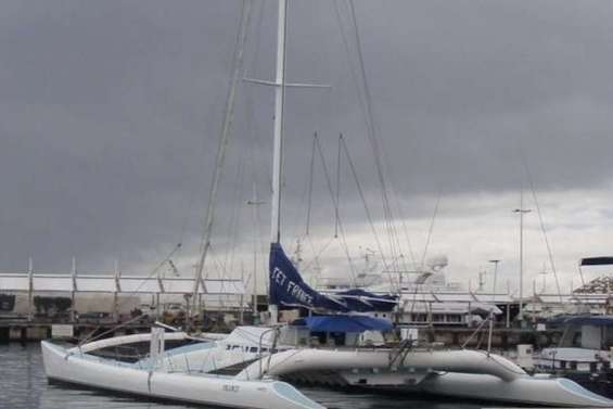 Porté disparu depuis son départ de Nouméa, le catamaran Jet France est arrivé à Papeete