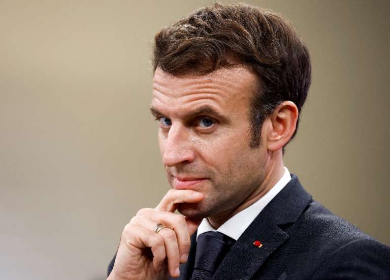 Présidentielle: Macron obtient son pass, la droite se dépasse