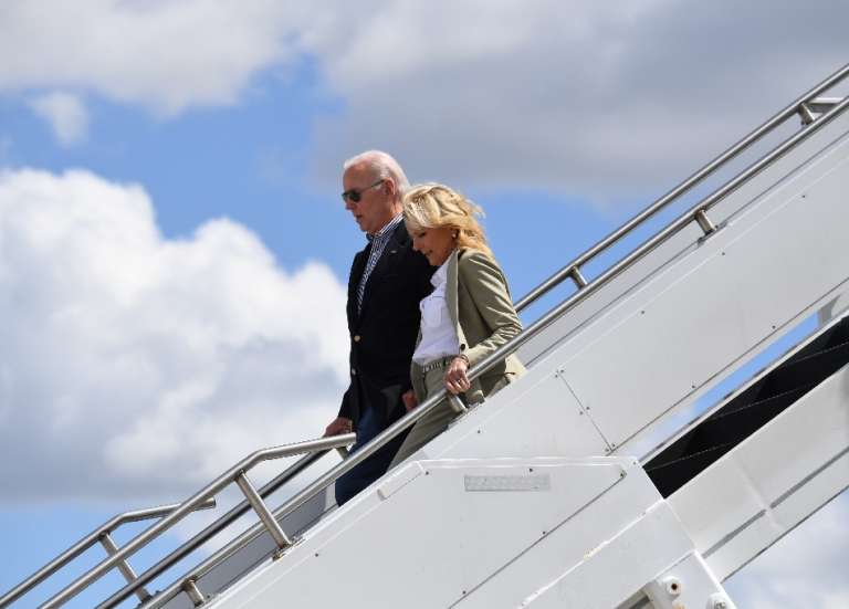 Biden arrive en Floride, meurtrie par l'ouragan Ian et fief d'un féroce opposant
