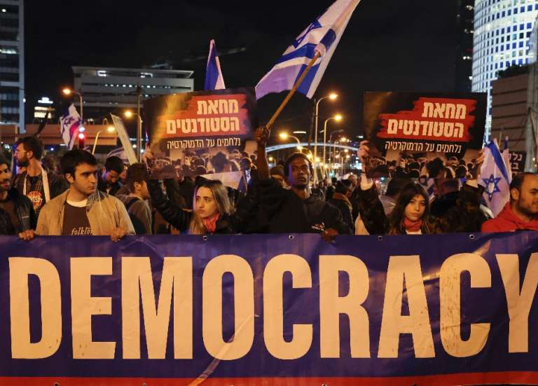 Des milliers de manifestants anti-Netanyahu à Tel-Aviv

