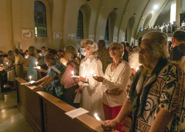 [VIDÉO] Après deux fêtes de Pâques confinées, les catholiques se retrouvent pour prier ensemble