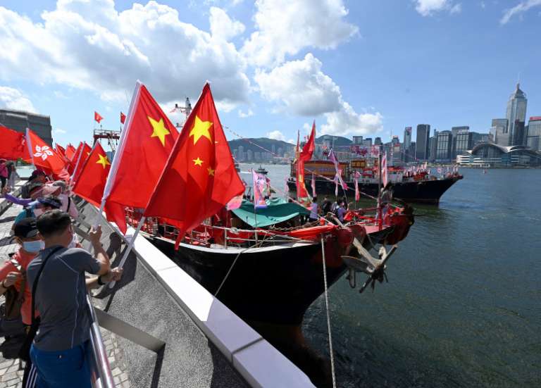 Hong Kong, 25 ans après la rétrocession : promesse tenue ou « trahison » ?