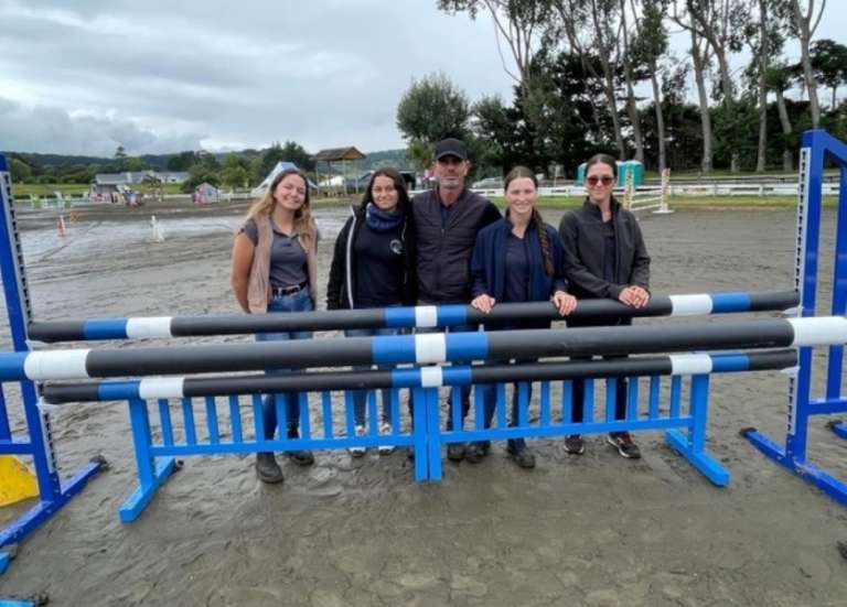 Quatre cavalières performent en Nouvelle-Zélande