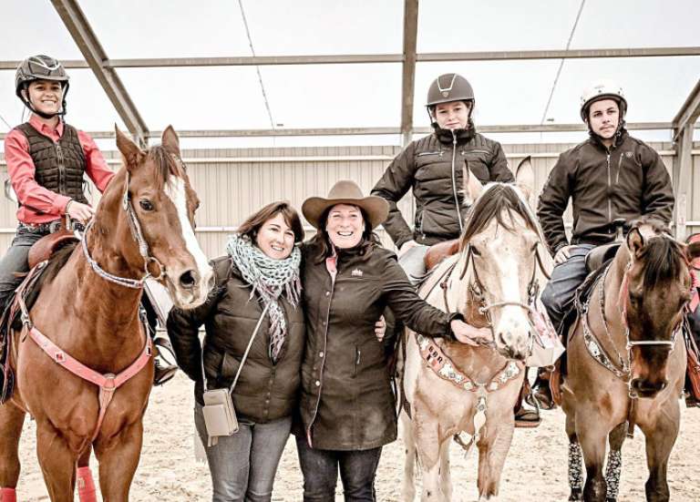 La Foa : un mois d'expérience métropolitaine pour trois jeunes cavaliers