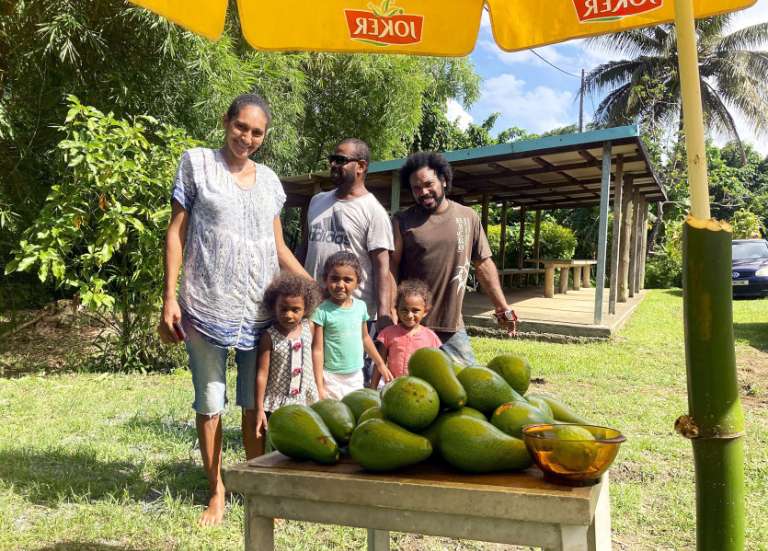 [Reportage Le Mag] Une journée avec les vendeurs de bord de route
