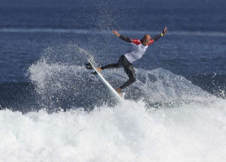 Kelly Slater, le roi éternel du surf, prend sa retraite sportive