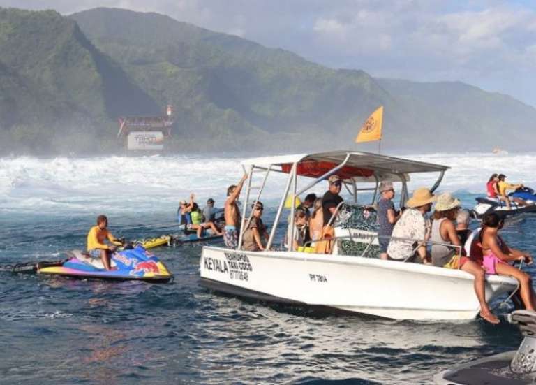 120 000 francs l’entrée à Teahupo’o : des faux tickets déjà en vente pour les JO à Tahiti