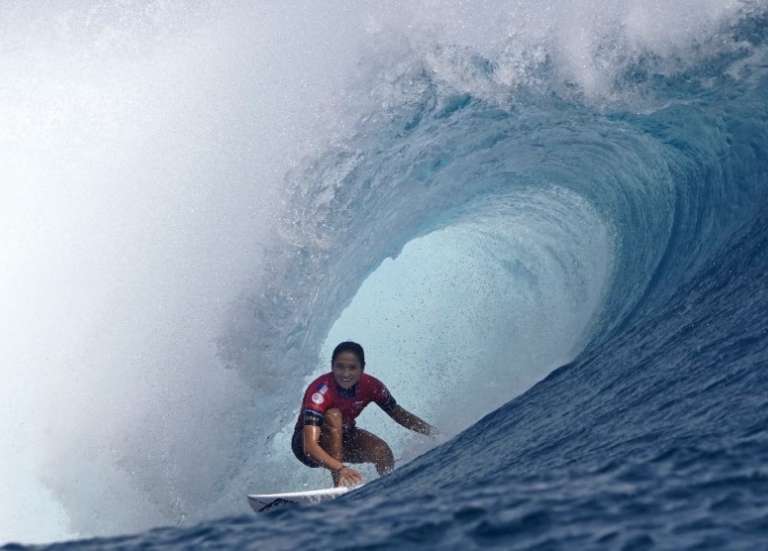 [PORTRAIT] Vahine Fierro, la surfeuse de Huahine qui rêve d’Olympe