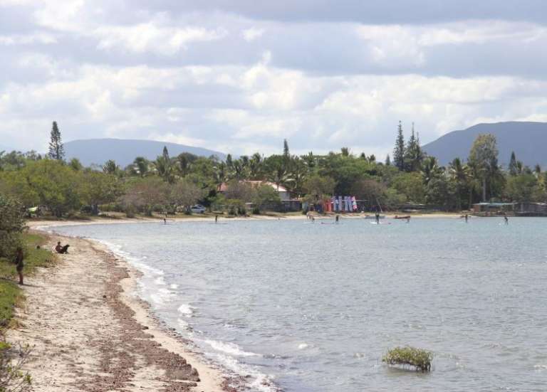 Le maire de Koné lève l’interdiction de baignade à la plage de Foué