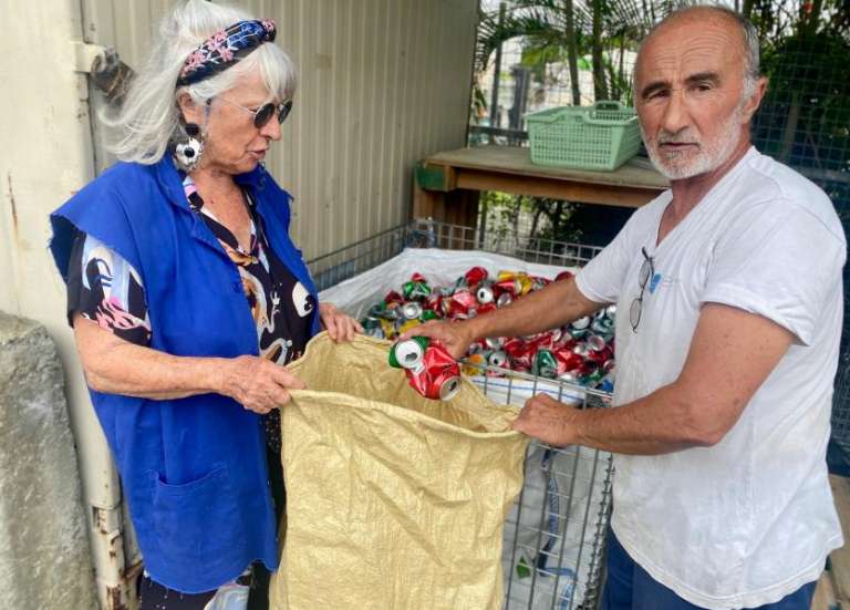 Quand les canettes vides se transforment en nourriture