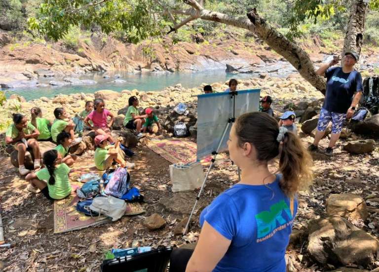 Des élèves de CP découvrent le cycle de l’eau au parc de la Dumbéa