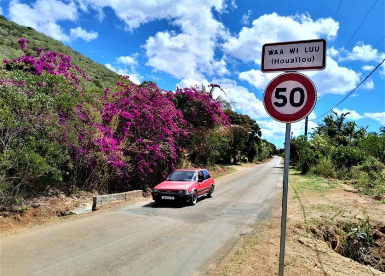 Houaïlou : un conducteur recherché après avoir causé un accident impliquant cinq passagers dont quatre enfants