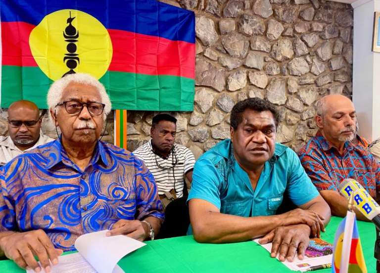 Le FLNKS mandate une mission à Paris pour reprendre le dialogue et réaffirmer son refus de Bougival