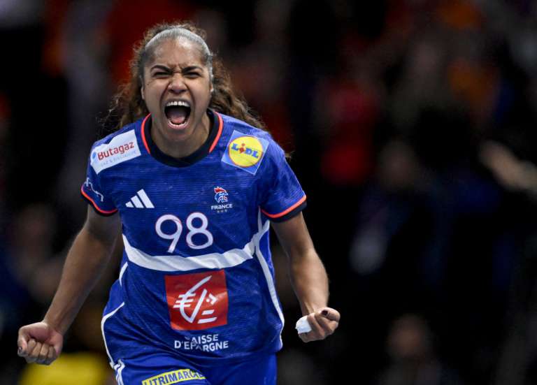 Handball : les Bleues, portées par la Calédonienne Suzanne Wajoka, remportent le bronze au Mondial