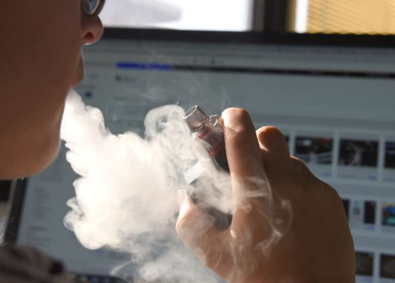 Les vapoteuses ne seront finalement pas bannies en Polynésie française