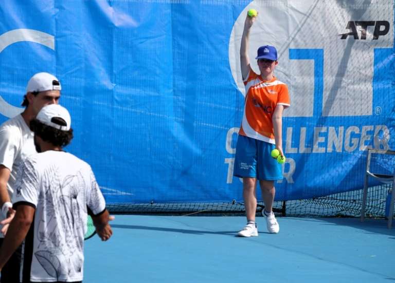 Juges de lignes, ramasseurs… Dans l’ombre des joueurs, les 