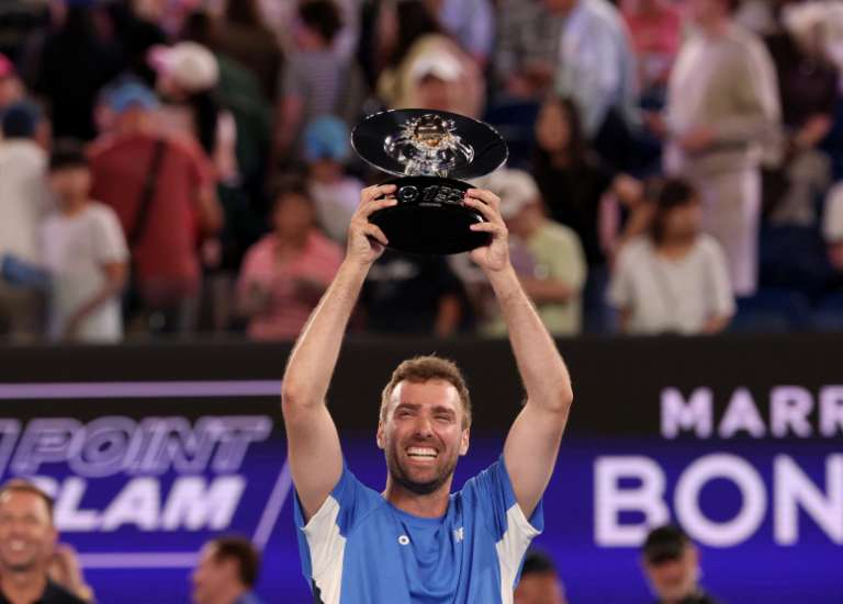 Tennis : à Melbourne, un amateur bat les pros et empoche un million de dollars