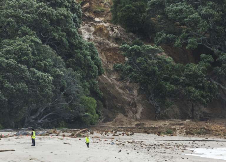 Nouvelle-Zélande : les sauveteurs recherchent toujours six disparus dans le glissement de terrain