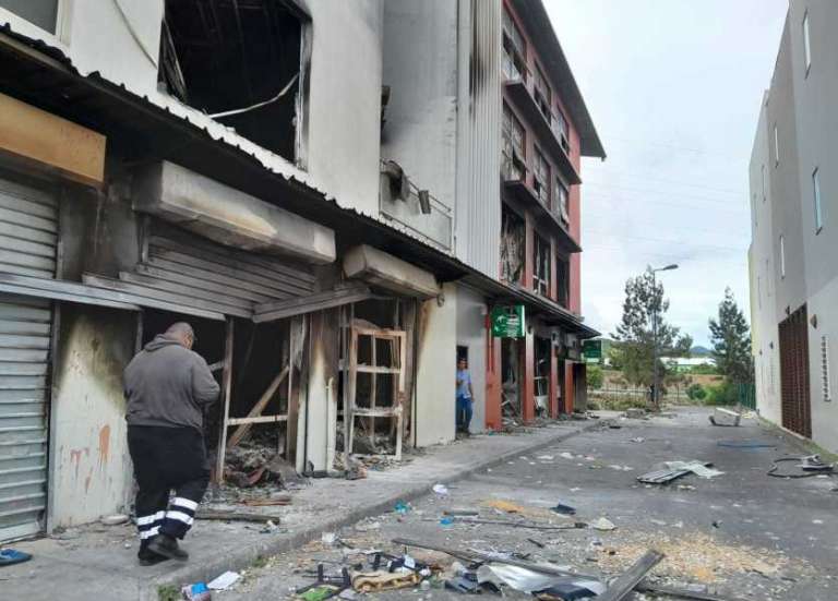 Émeutes : le projet de surprime dans les contrats d’assurance abandonné