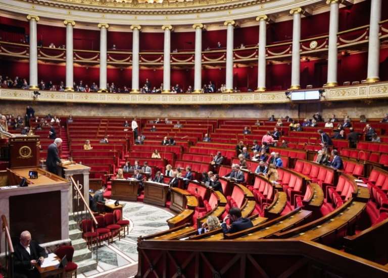 L'Assemblée adopte l'article phare du texte interdisant les réseaux sociaux aux moins de 15 ans