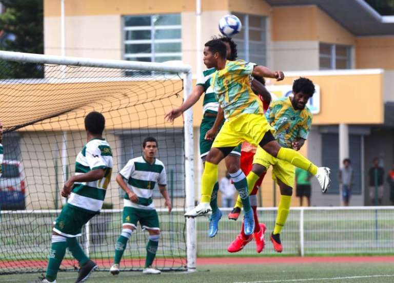 Football : la Super Ligue reprend le 7 mars dans un format