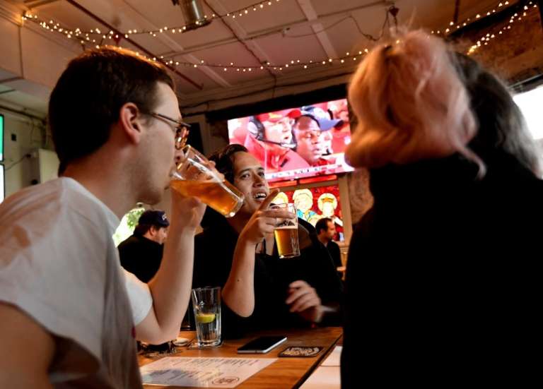 Les pubs australiens lésinent sur la bière, révèle une enquête