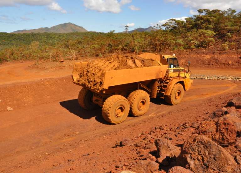 Nickel : le Congrès autorise l’exportation de minerais bruts issus des réserves métallurgiques