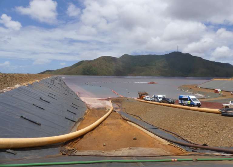 Du fioul lourd se déverse en mer après une fuite à Prony Resources