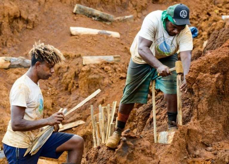 Des barrages en bois pour freiner l’érosion au pont des Japonais