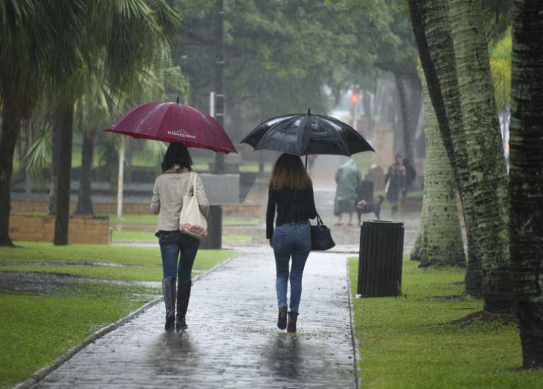 Météo : coup de vent, fortes pluies et houle, la Nouvelle-Calédonie sous vigilance orange
