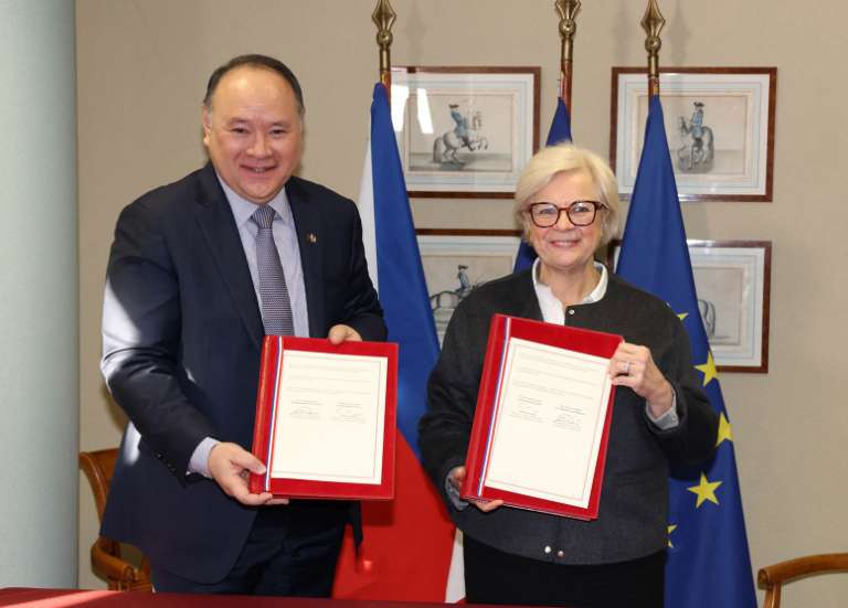 La France et les Philippines signent un accord renforçant leur coopération militaire