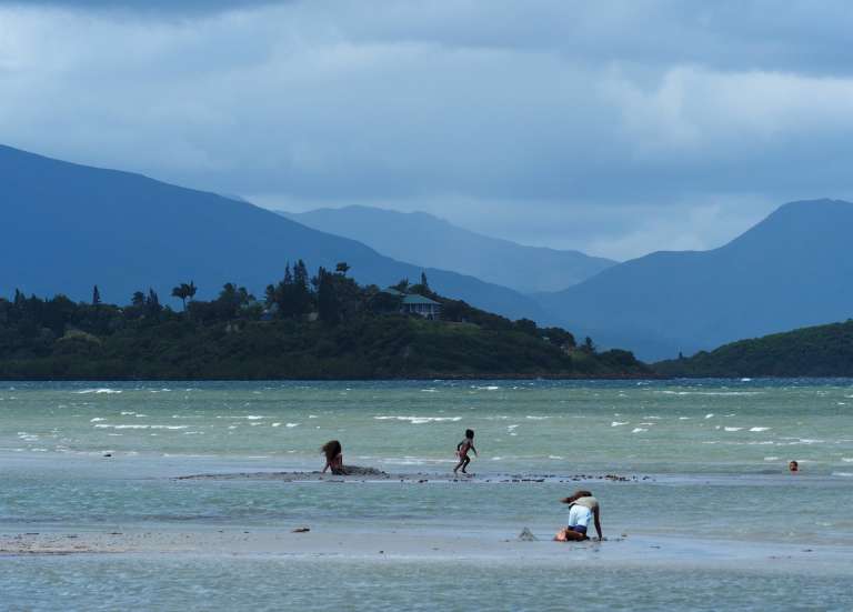 Attaque de requin : la ville de Nouméa ferme ses plages et interdit les activités nautiques