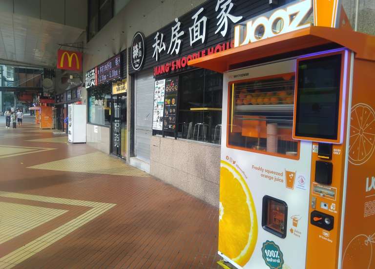 Un Français risque la prison à Singapour pour avoir léché une paille