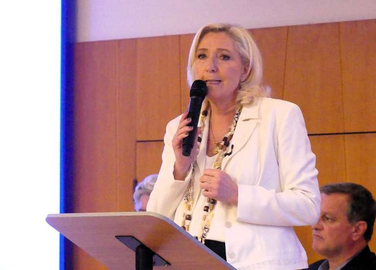 Marine Le Pen exhorte l’Europe à acheter du nickel calédonien