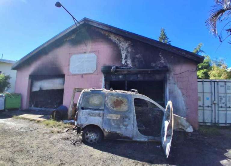 Un dock détruit dans un incendie au Faubourg-Blanchot
