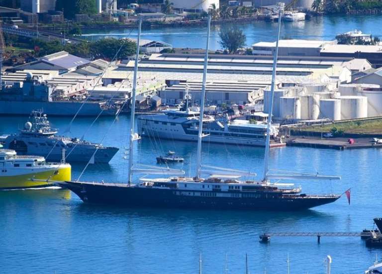 Le voilier à plus de 50 milliards de francs de Jeff Bezos à Papeete