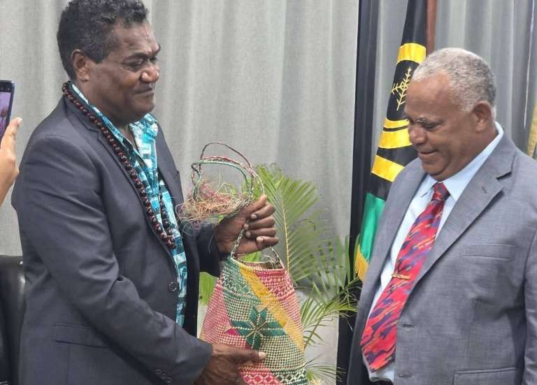 Souveraineté des îles Matthew et Hunter : Christian Tein réaffirme le soutien du FLNKS au Vanuatu