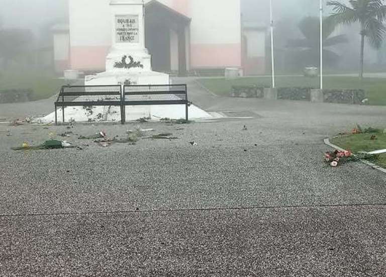 Colère à Bourail après le saccage des gerbes de la cérémonie du 8-Mai