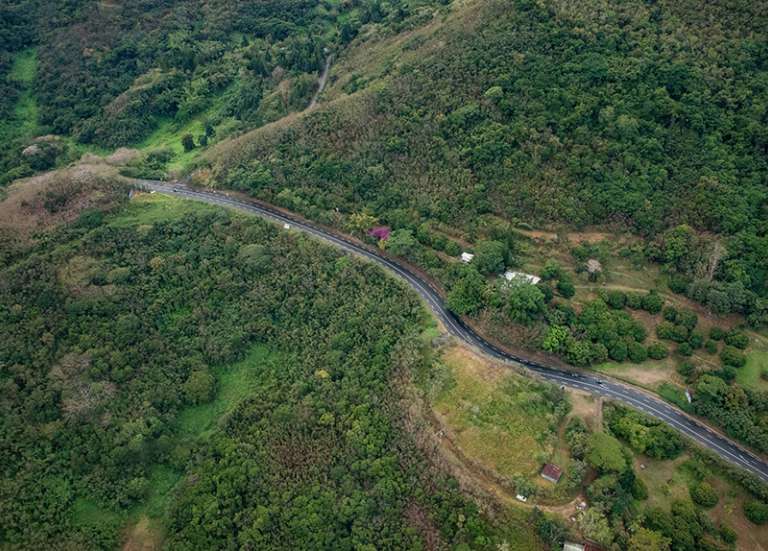 Accident au col de la Pirogue : une motarde évacuée au Médipôle