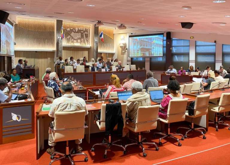 [DIRECT] Provinciales : le Congrès se prononce pour l’ouverture aux natifs du corps électoral