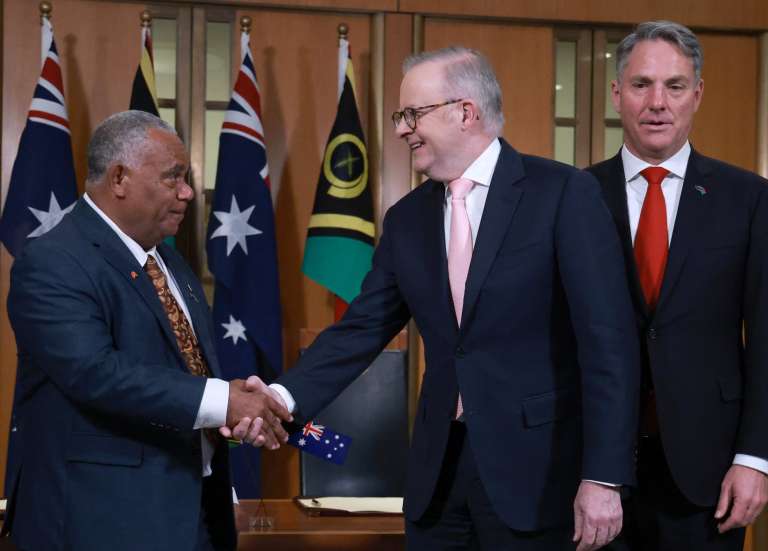 L’Australie et le Vanuatu signent un accord excluant toute base militaire étrangère dans l’archipel