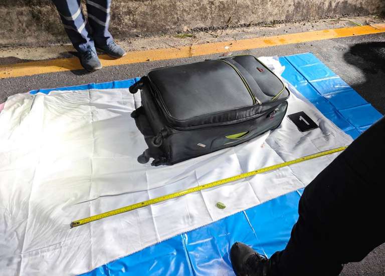 Corps retrouvé dans une valise en Thaïlande, le suspect australien inculpé pour meurtre