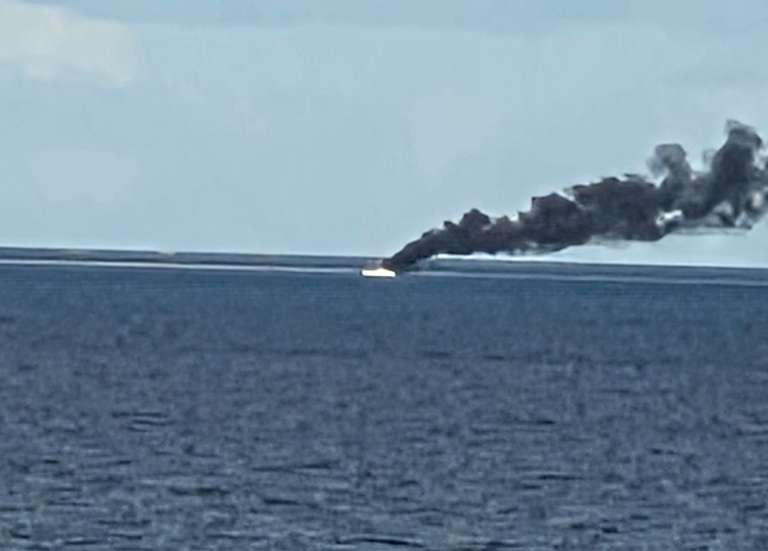 Un catamaran coulé par un incendie près du récif Sèche-Croissant