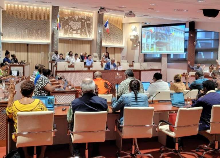 Le Congrès valide un gouvernement à onze membres