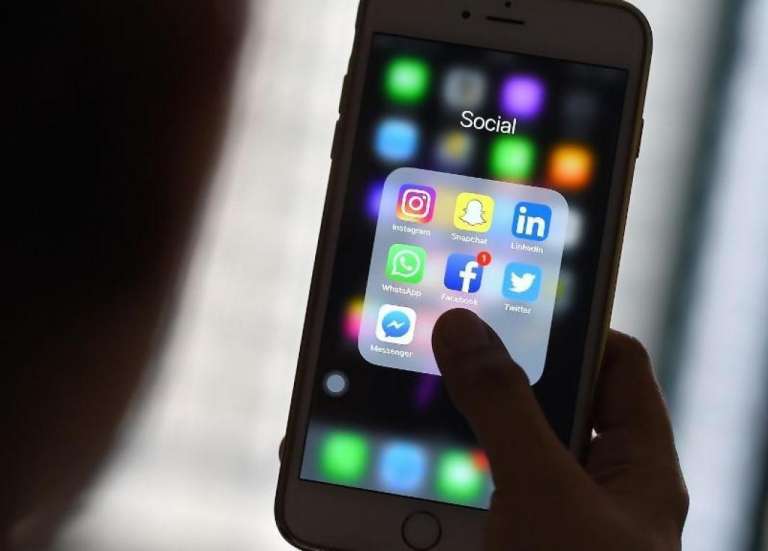 Interdiction des réseaux sociaux aux moins de 15 ans : le Parlement adopte la proposition de loi