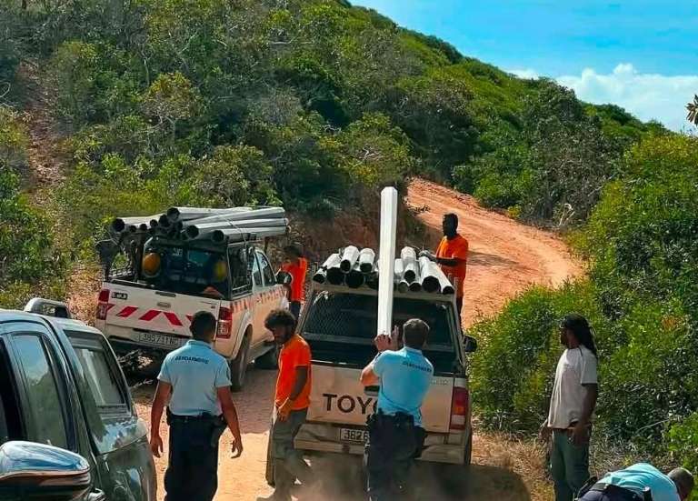Poum : les quarante poteaux de l’OPT volés à Arama retrouvés, mais inutilisables