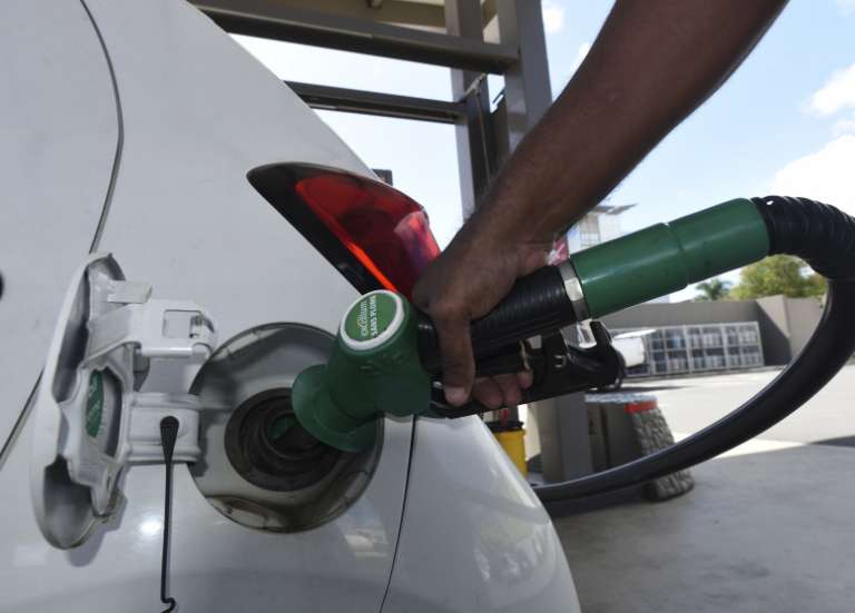 Carburant : les prix fléchissent à nouveau en août