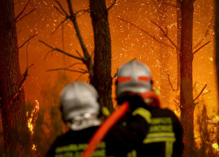 Incendies dans l’Hexagone : huit pompiers de Nouméa envoyés en renfort