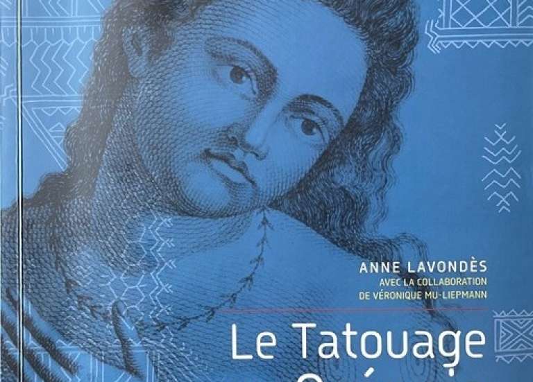 Un livre pour découvrir le tatouage en Océanie publié chez Au vent des îles